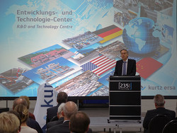 Auch Kurtz Ersa-Beiratsvorsitzender Hans-Jürgen Thaus gratulierte dem Kurtz Ersa-CEO vom Rednerpult aus